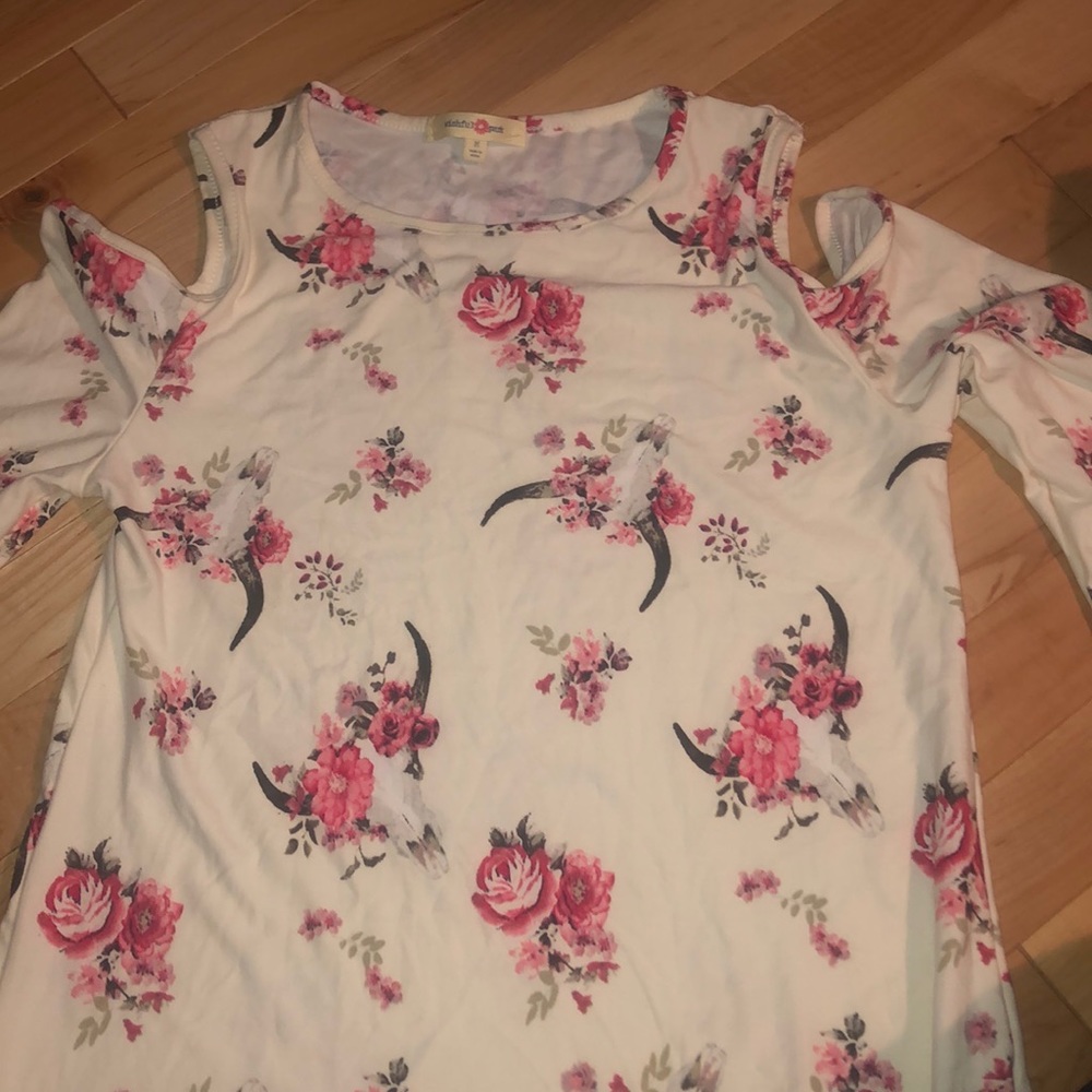 Soft long sleeve shoulder cut out shirt